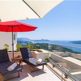 Luxury 4 Bedroom Villa with Infinity Pool, Sauna, Gym, Jacuzzi and Sea Views in Orašac, near Dubrovnik, Sleeps 8